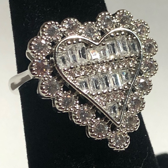 Heart Shaped Rhinestone Ring - Picture 3 of 3